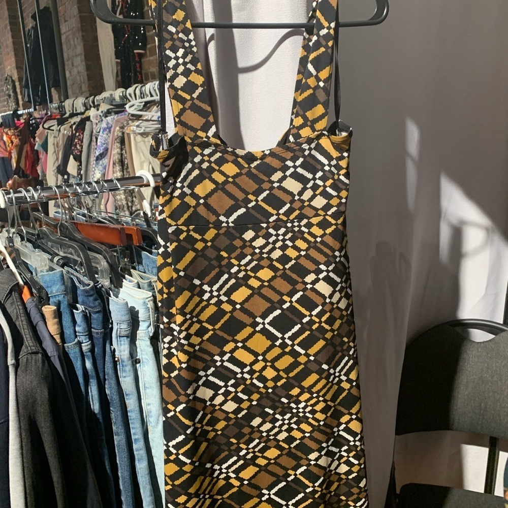 Not Available Le Chateau Brown and Yellow Geometric Midi Dress - Picture 4 of 4
